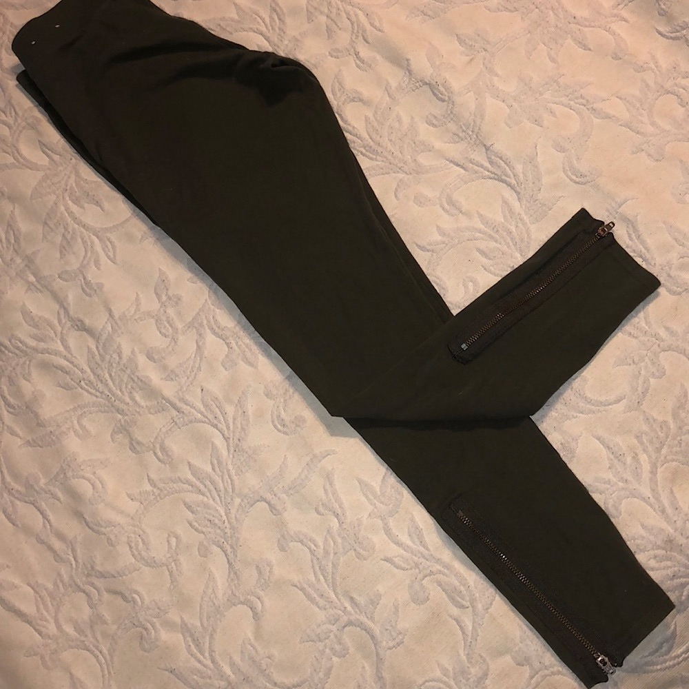 NWOT American Eagle olive green leggings. M